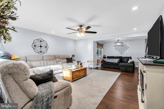 Building Photo - 2 Leicester Ln