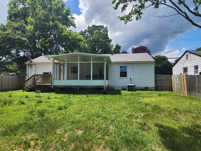 Building Photo - 906 Harpersville Rd
