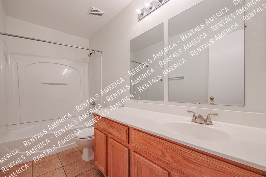 Building Photo - 13421 W Keim Dr