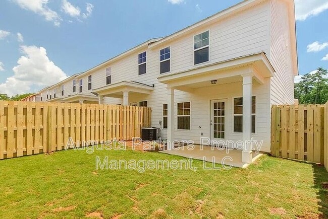 Building Photo - 335 Sumac Trail