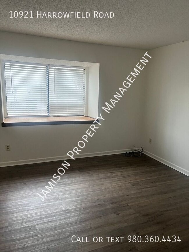 Building Photo - 10921 Harrowfield Rd