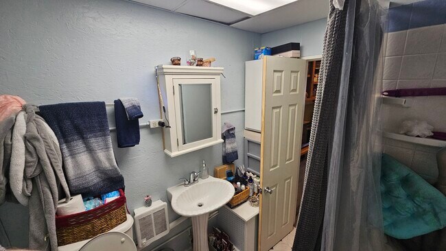 Building Photo - 6 Canaan St