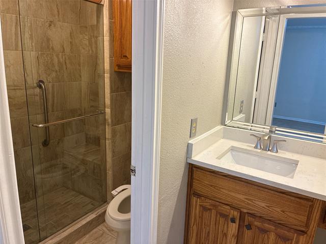 Building Photo - 410 Peacock Cir