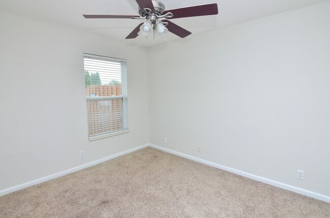 Building Photo - 3637 Crossbrooke Dr