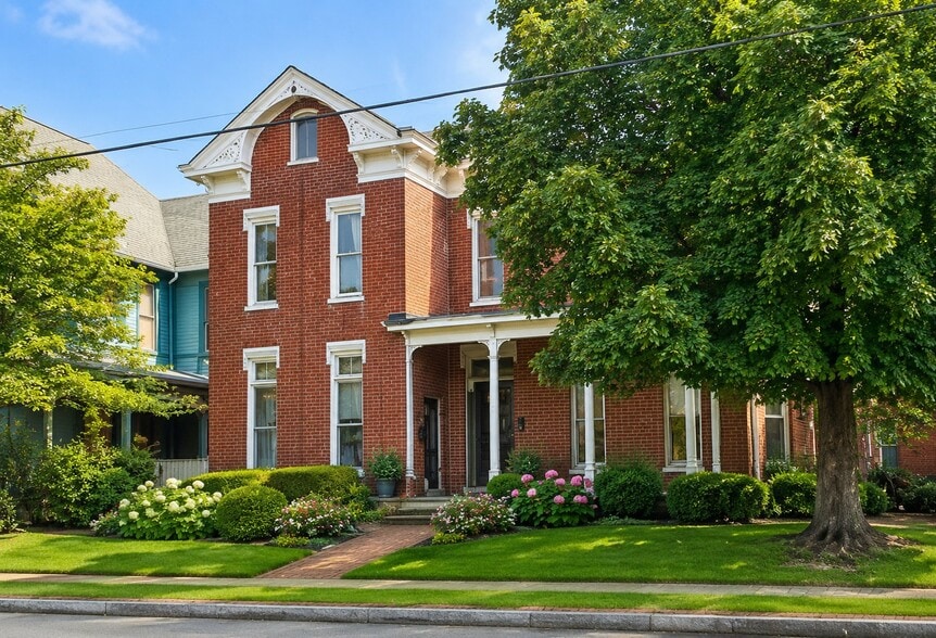 Building Photo - 302 N 7th St