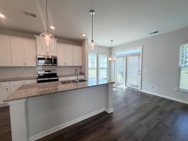 Building Photo - Three Bedroom Home in Millstone Landing!