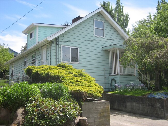 Building Photo - 8830