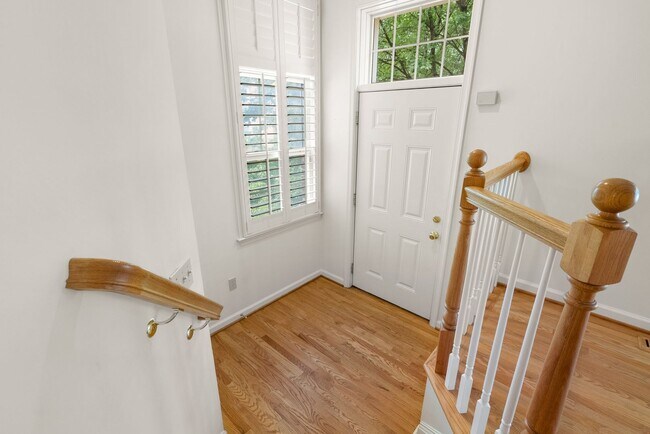 Building Photo - 3 Bed 3.5 Bath - Rockville Townhome - 2 Ca...