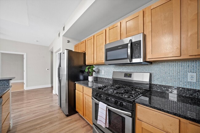 Building Photo - 2121 S Kinnickinnic Ave