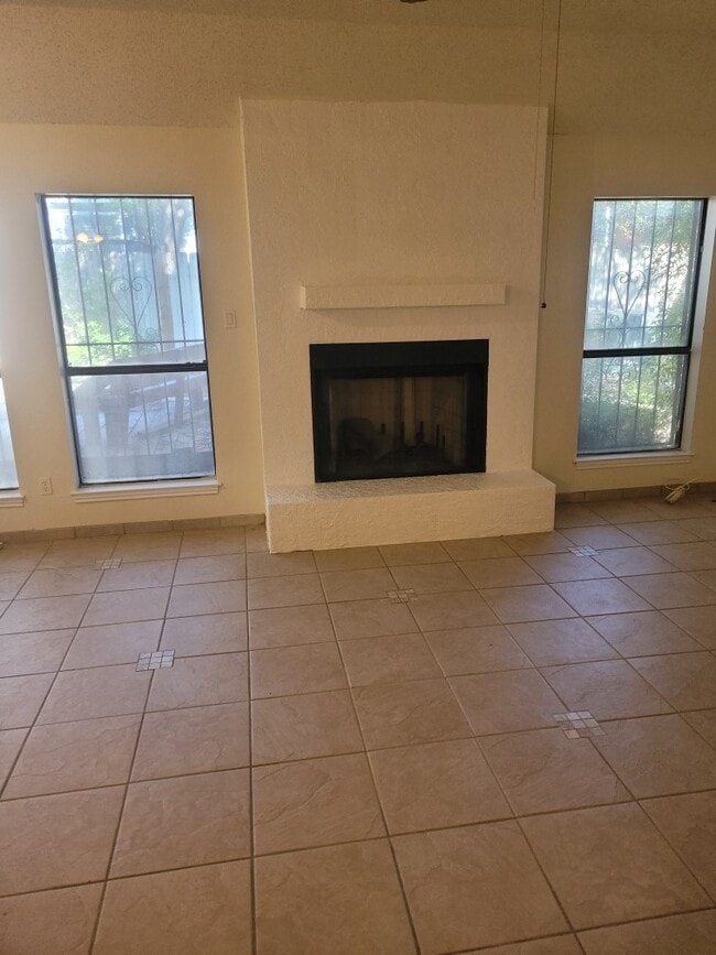 Building Photo - 17915 Summer Knoll Dr