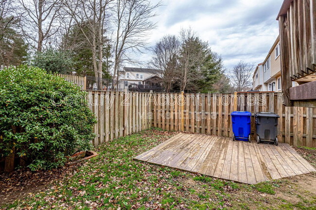 Building Photo - 5328 Larochelle Ct