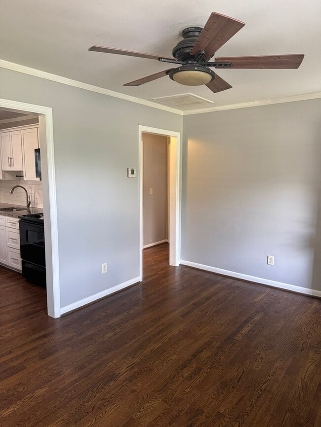 Building Photo - 600 Delray Dr