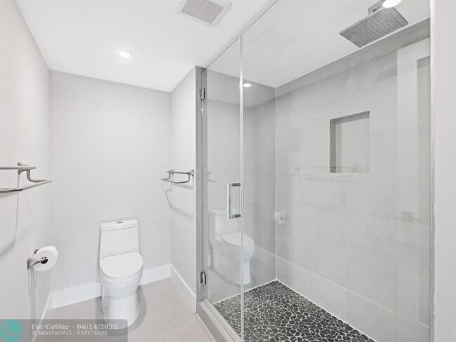 Building Photo - 3500 Galt Ocean Dr