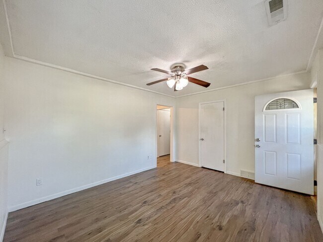 Building Photo - 102/104 Riverside