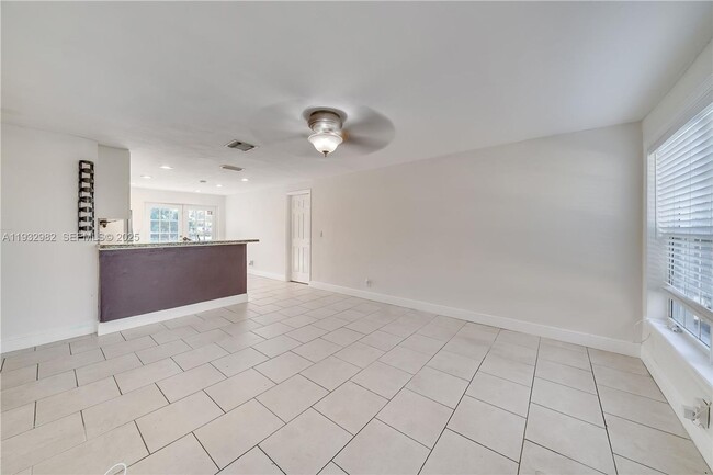 Building Photo - 5900 N Farragut Dr