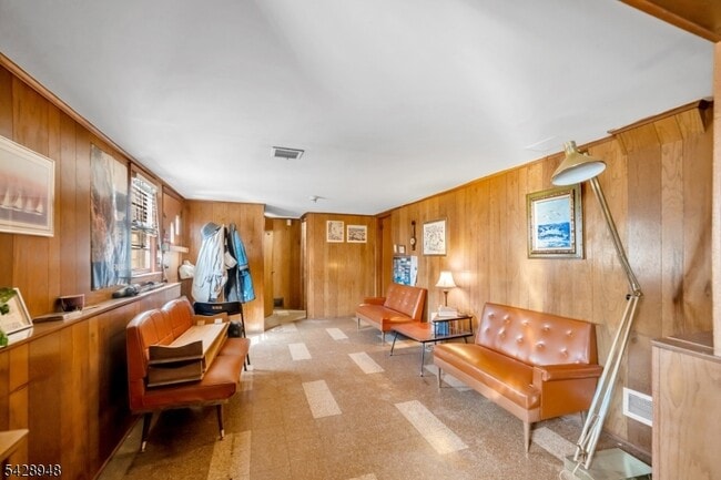 Building Photo - 204 Tryon Pl