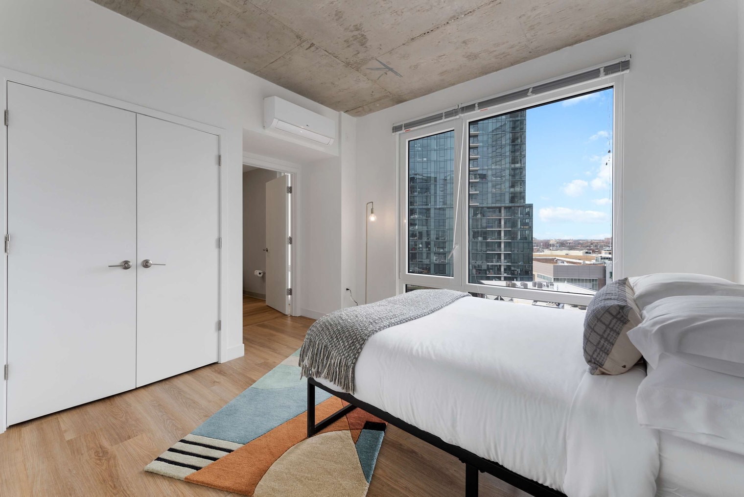 Building Photo - 853 W Blackhawk St