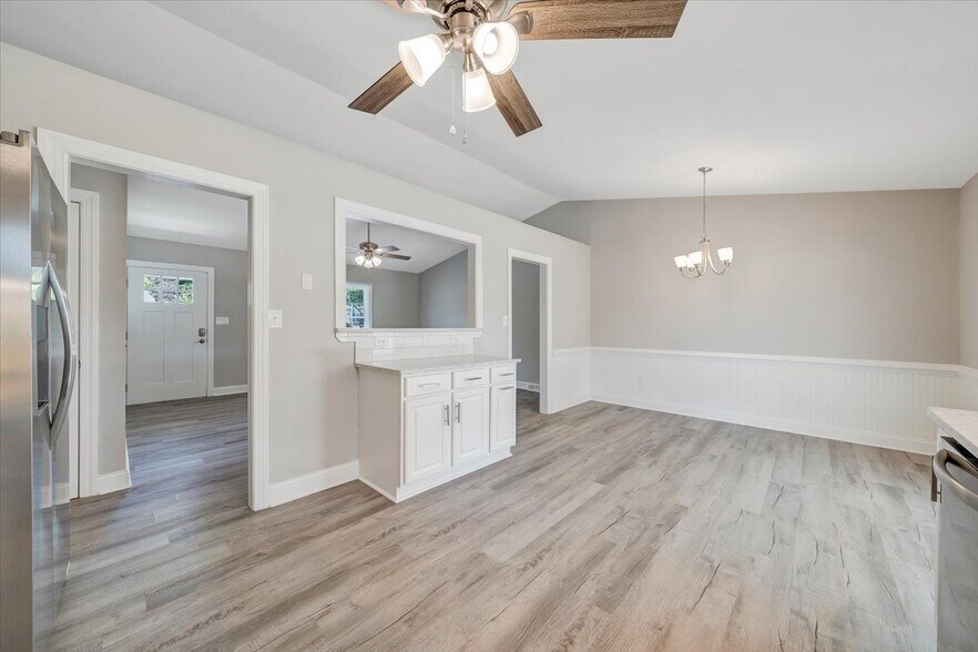 Building Photo - 222 Spring Grove Dr