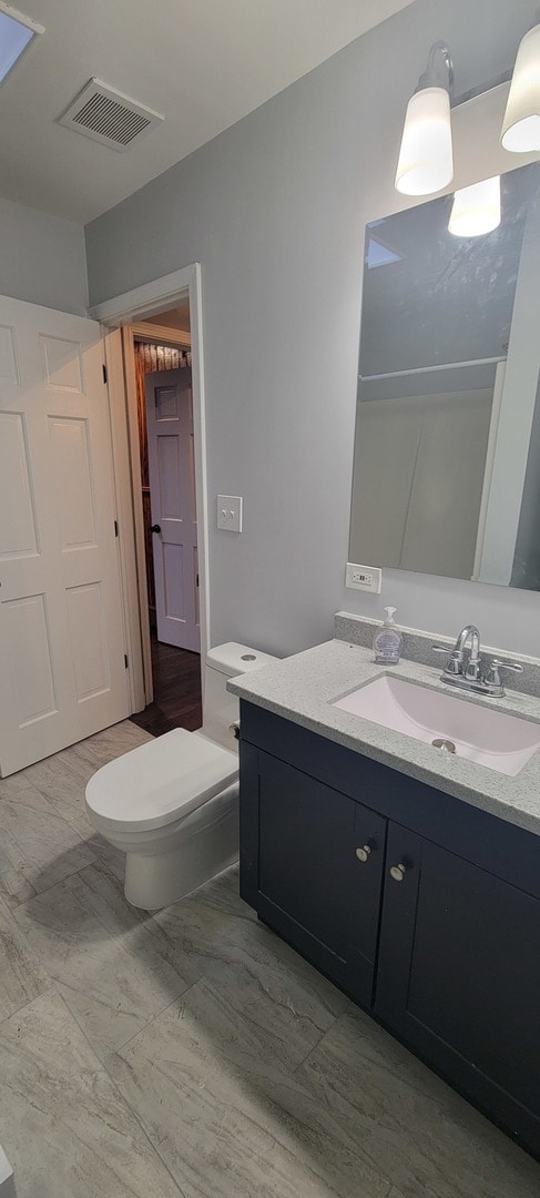 Building Photo - 6921 Clarendon Hills Rd