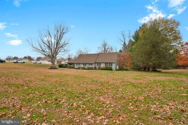 Building Photo - 3839 Blenheim Rd