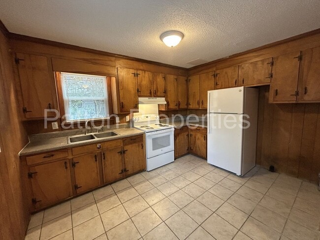 Building Photo - 7034 Fairmont Rd