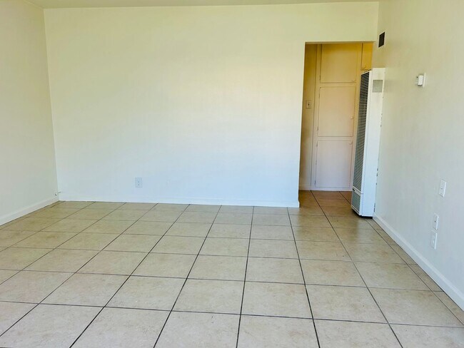 Building Photo - 7912Star