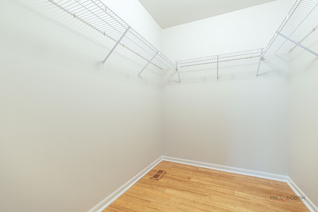 Building Photo - 598 Harvey Lake Dr