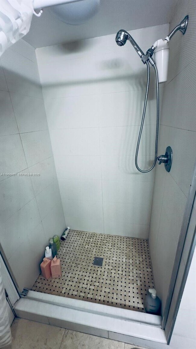 Building Photo - 3610 Yacht Club Dr