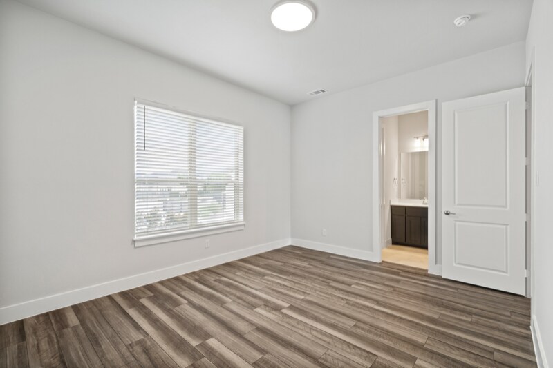 Building Photo - 8115 Bromley Dr