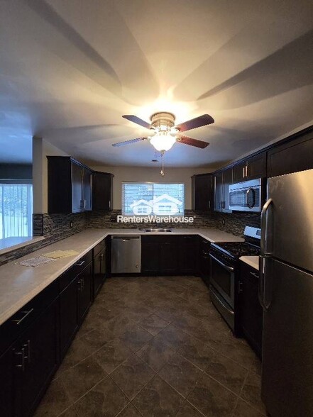 Building Photo - 74 Breezeview Dr