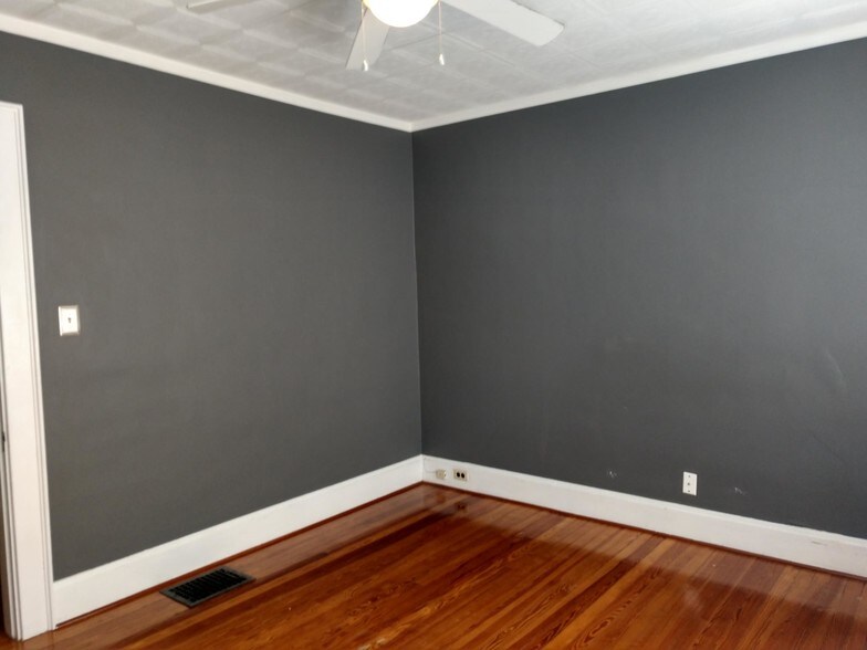 Building Photo - 3538 Linwood Ave