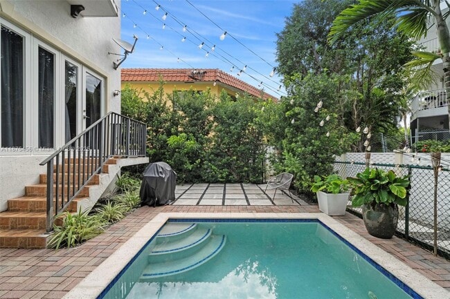 Building Photo - 3506 NE 166th St