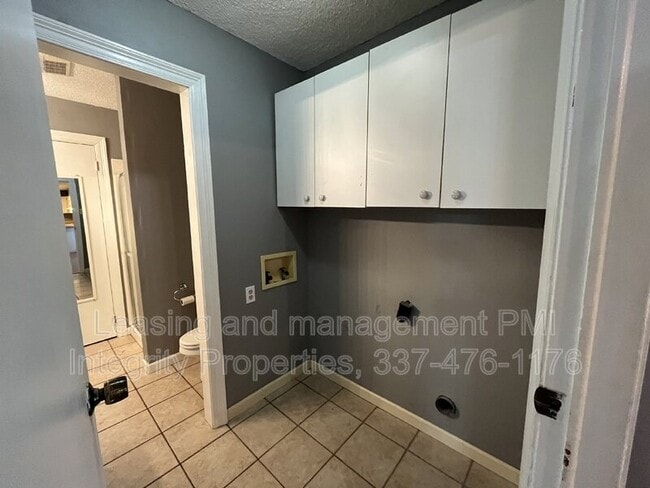 Building Photo - 107 Village Ln