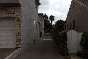 Building Photo - 432 W Stocker St