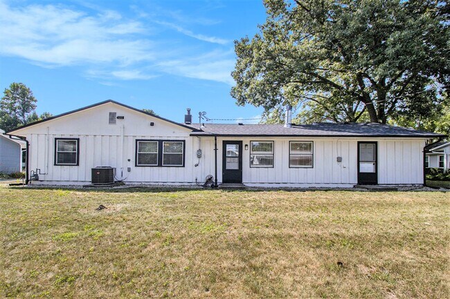 Building Photo - 1160 Helman Drive - Comfortable 3 Bed, 1.5 Bath Home in McKinley Terrace