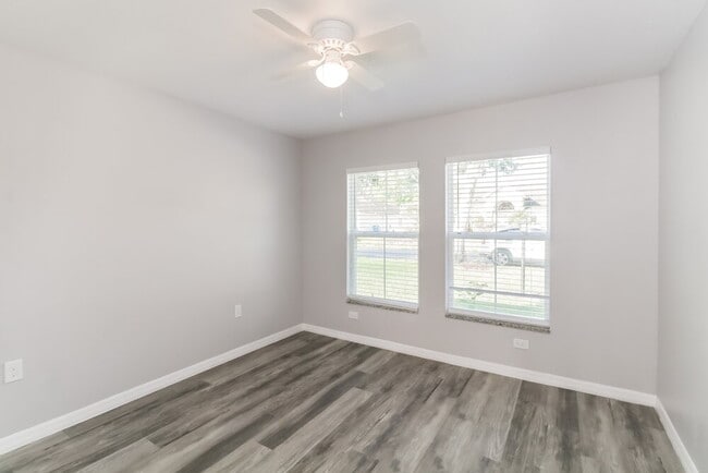 Building Photo - 5468 Chestnut Ridge Rd