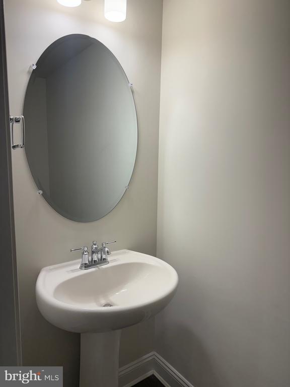 Building Photo - 220 Charles Ellis Dr