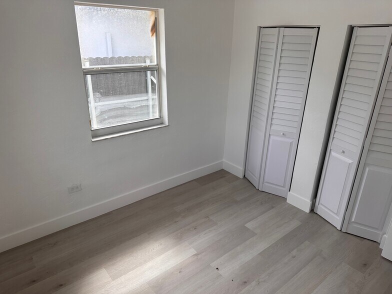 Building Photo - 121 NW 68th Ave