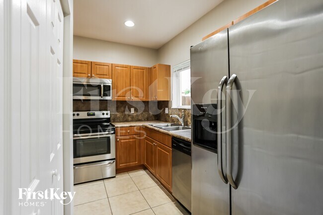 Building Photo - 1119 NE 41st Ave