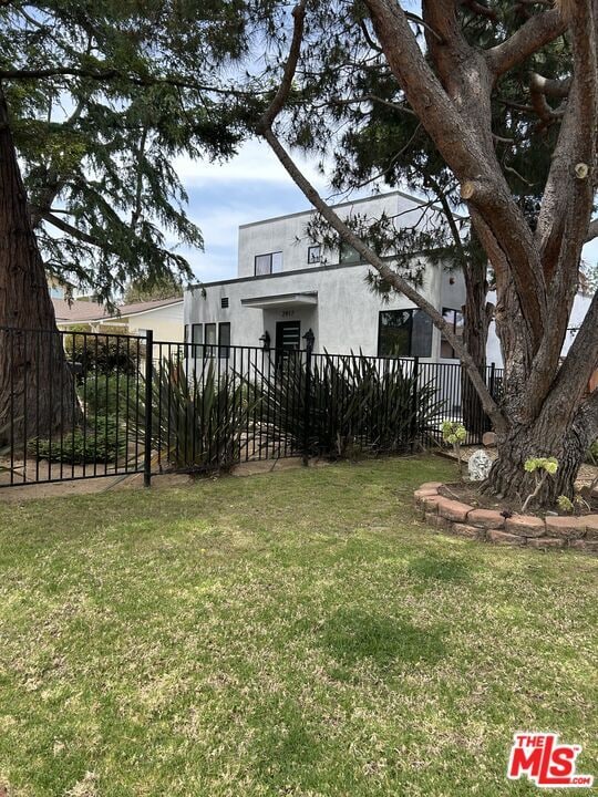 Primary Photo - 2917 Urban Ave