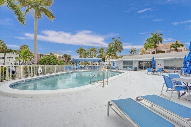 Building Photo - 450 Paradise Isle Blvd