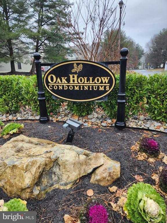 Building Photo - 5 Summit Ct