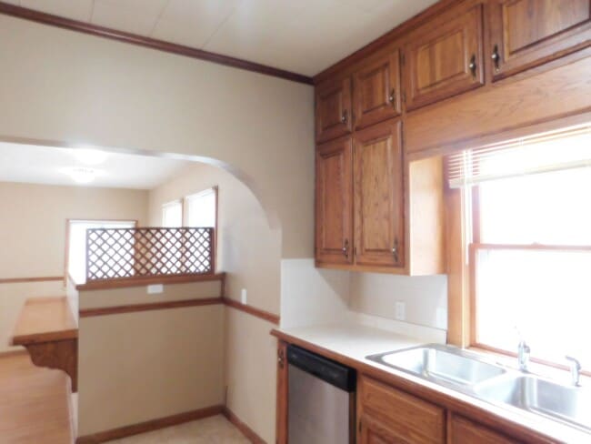 Building Photo - 4 Bedroom Home in El Dorado minutes from D...