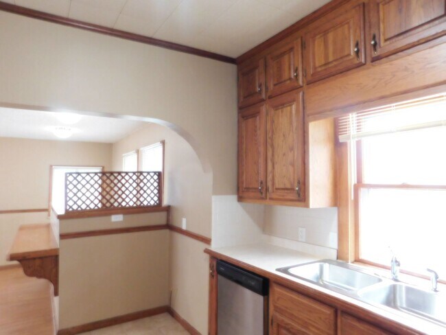 Building Photo - 4 Bedroom Home in El Dorado minutes from Down Town!