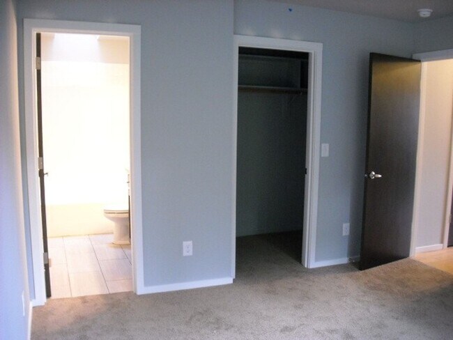 Building Photo - Charming SE Bungalow 3 Bed 2 Bathroom with Washer & Dryer