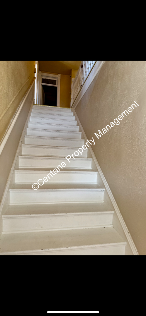 Building Photo - 601 W Mercury St