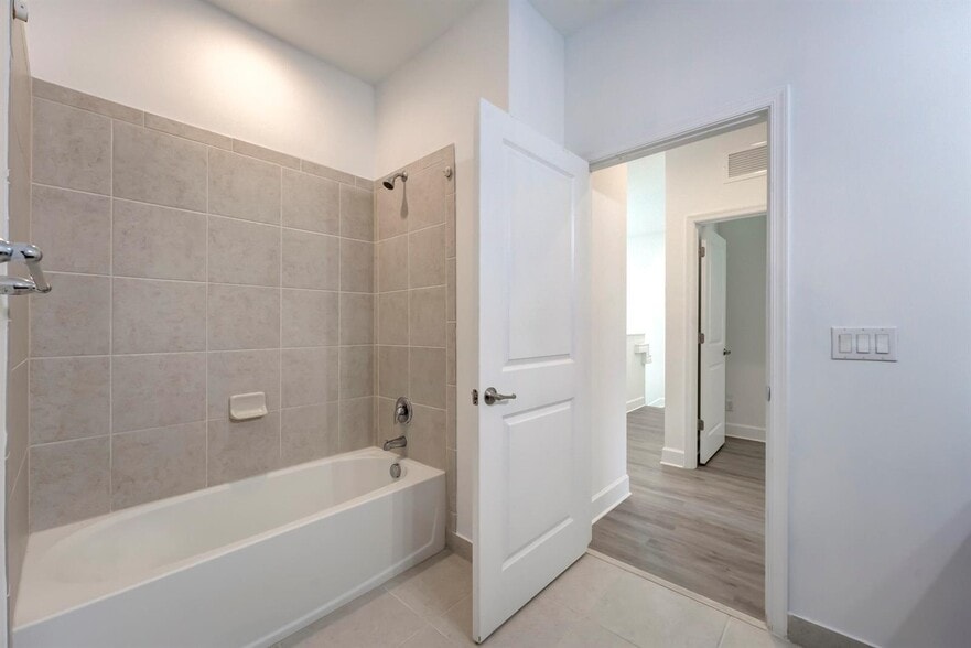 Building Photo - 9075 Kingsmoor Way