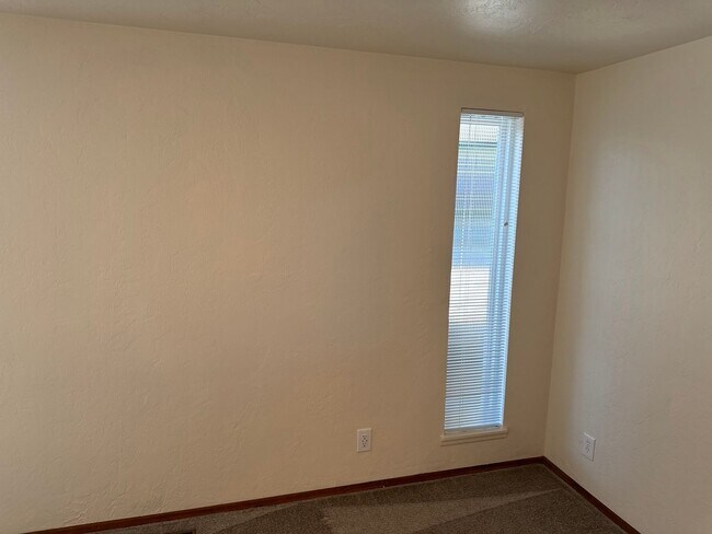 Building Photo - Terrific 3 Bedroom, 2 Bathroom in South Eugene