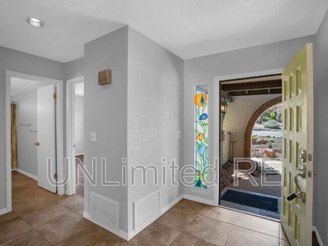 Building Photo - 490 Deer Pass Dr