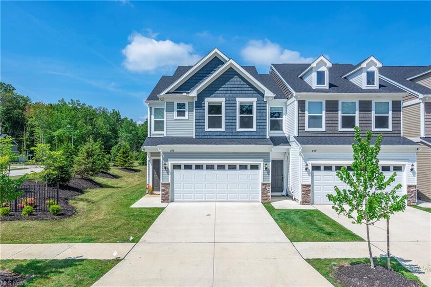 Building Photo - 798 N Greenway Dr